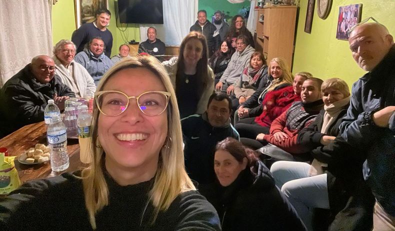 FISCALES. Cáceres se reunió con los equipos que cuidarán su boleta. &nbsp;