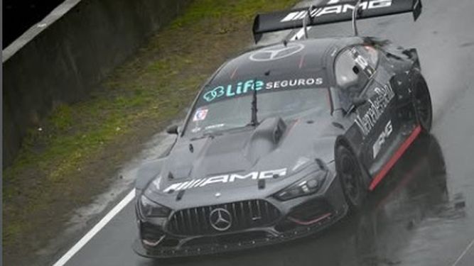 LLUVIA. Azar logró con su Mercedes la mejor clasificación en el TC.