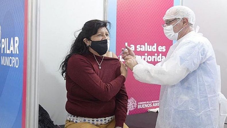 CONVOCATORIA. En la provincia creen que antes de fin de mes estarán vacunando a menores de 40 años. .