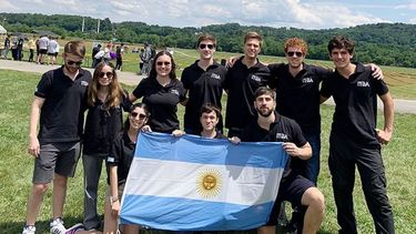 EQUIPO. Bautista Valero (último a la derecha) al participar de la experiencia..