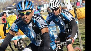 La dupla Bressani-Smith se quedó con el trofeo mayor en parejas. Para dar las 3 vueltas al circuito emplearon 1h54m45 segundos a un promedio de 28.23 km/h. Sumaron 35 unidades..