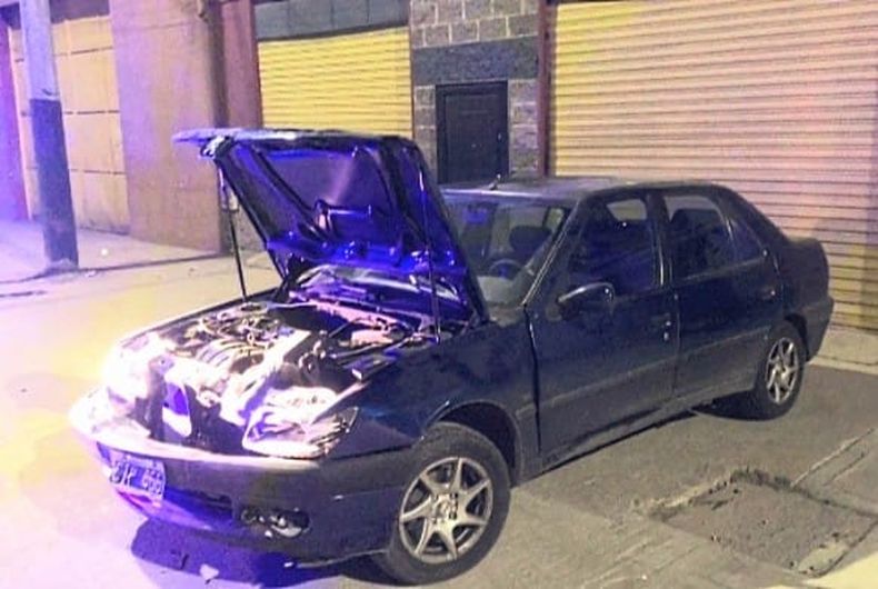 El ladrón fue sorprendido mientras robaba la batería de un auto estacionado en Manuel Alberti.&nbsp;