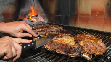 A LA PARRILLA. En el sector estiman que el asado seguirá subiendo.