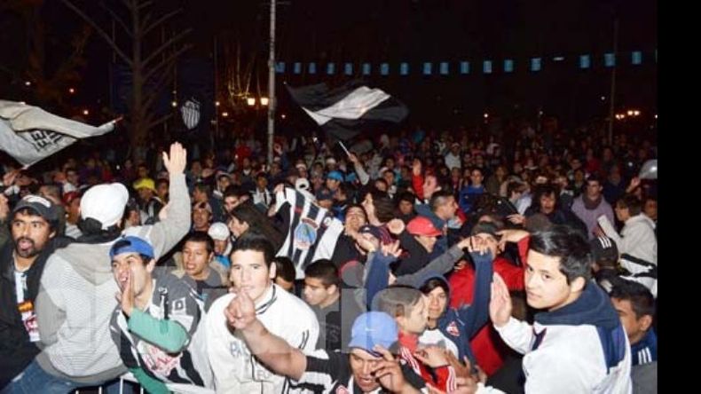Los festejos continúan. El proyecto de Fénix se mantiene en pie..