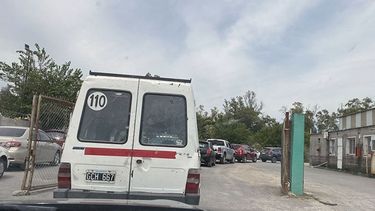 #VTV Una muestra de la falta de respeto que tienen los organismos estatales hacia los ciudadanos. No debe ser tan complicado organizar esto… Hace más de 20 días que pedí turno. Cumplí. Llegué a horario. Nueve autos por delante. Quién me devuelve mi tiempo? Walter Roldán / @wroldanpilar..