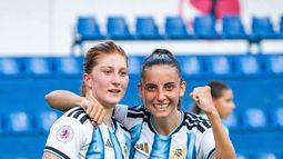 GOLEADORAS. Paz junto a Denise García Rojo tuvieron su tarde de gol en Asunción. GOLEADORAS. Paz junto a Denise García Rojo tuvieron su tarde de gol en Asunción.