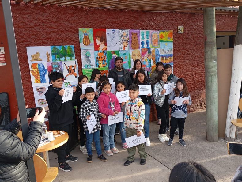 PINTURA. Chicos del taller de Gussram.