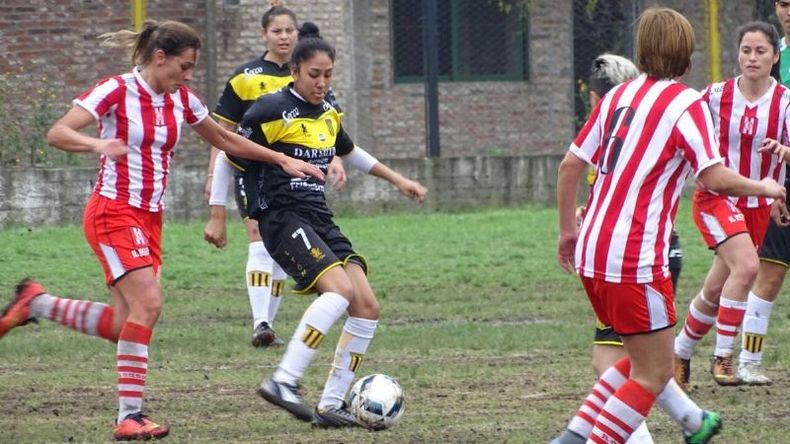El Rancho sumó fuera de casa. Foto Almirante Brown..
