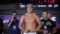 Yamil Peralta exponiendo su fortaleza en el pesaje. Yamil Peralta exponiendo su fortaleza en el pesaje.