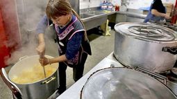 PARO. Las auxiliares son clave para el funcionamiento de las escuelas y los comedores..