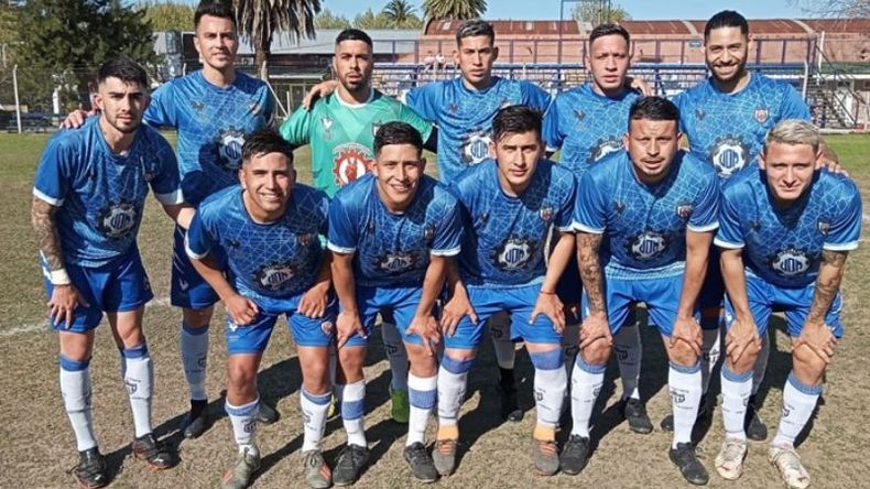 El equipo de Deportivo Metalúrgico que el sábado ganó en Tigre (Foto Mario Cacerez)..