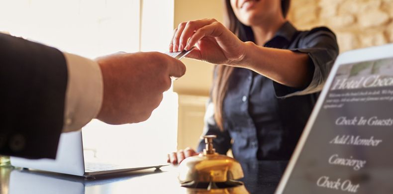 Booking.com selecciona los lugares partir de las reseñas de los usuarios. (Shutterstock)..jpg