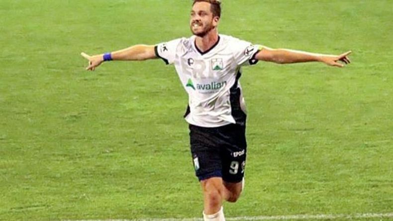 Molina anotó 10 goles en 27 partidos..