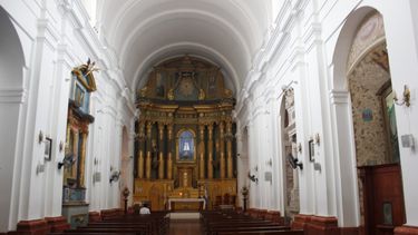 El altar de la Parroquia Nuestra Señora del Pilar.