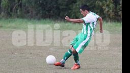 DESPEJE. Mauro Centeno marcó uno de los tantos en la goleada de Abrojal..