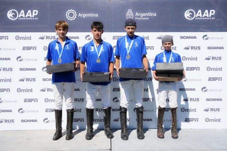 FORMACIÓN. Uno de los cuartetos campeones que tuvo el Nacional disputado en Pilar.