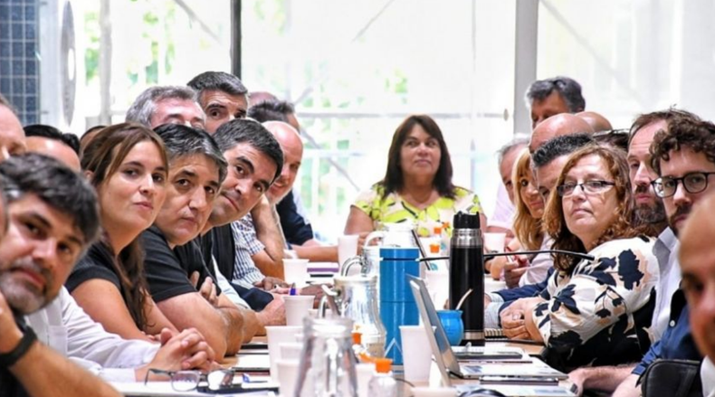 NEGOCIACIÓN: Provincia acordó un aumento del 20% a estatales y docentes.