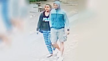 A mi papá se le cayó el celular en la calle Pizarro (barrio Peruzzotti). Estas dos personas lo encontraron, quiero llegar a ellos ya que llamé pero lo apagaron. Mi papá el celular lo usa para el trabajo, no es un celular de valor. Por favor si lo podrían devolver se los agradecería muchísimo. León Bazán..