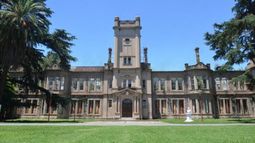 INCÓGNITA. Cerca y lejos al mismo tiempo, la Universidad espera al nuevo gobierno. &nbsp;