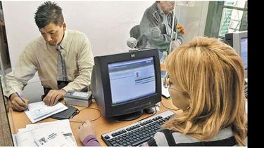 Se tramitan 8.000 licencias diarias en provincia y 120 en Pilar..