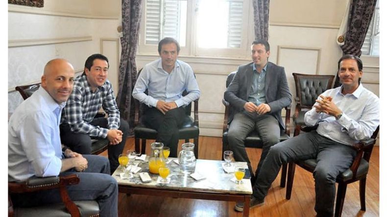 GRUPO. Los intendentes de la región repasaron las conclusiones..