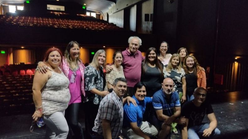 Las celebraciones continuaron en el Teatro Gran Pilar, donde realizaron su colación de grado allá por el 92. .