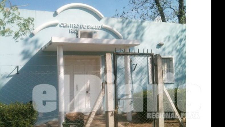 Candado. Los vecinos denuncian que el centro cierra los fines de semana..