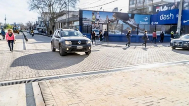 PASEO DEL CENTRO. Bajo la plaza, el municipio hizo reservorios para contener hasta 1 millón litros de agua.
