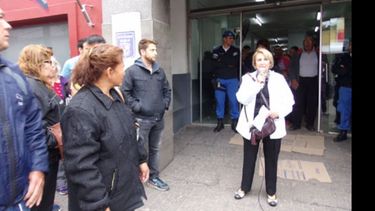 ASAMBLEA. Los trabajadores de la salud se movilizaron en el hospital..