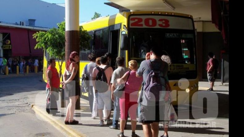 Los colectivos no circularán hasta después de los brindis de Fin de Año..
