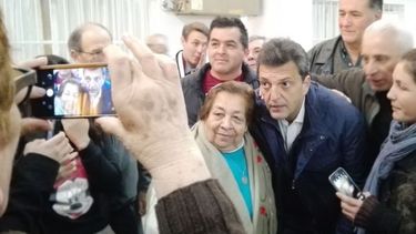 Sergio Massa, esta mañana con jubilados en el centro San Lorenzo de Pilar..