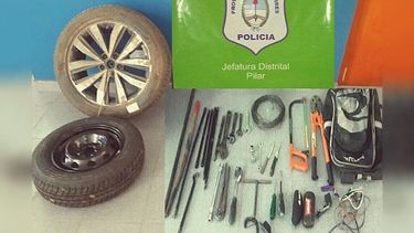 BOTÍN. Las ruedas robadas y los elementos secuestrados a los delincuentes..