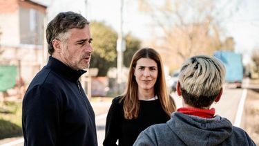 RECORRIDA. Federico Achával y Soledad Peralta charlaron con los vecinos de Luis Lagomarsino.