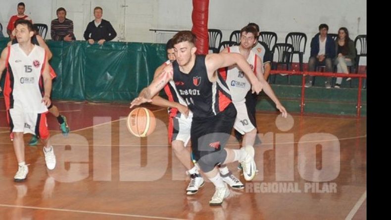 (FREDY CABALLERO). AL ATAQUE. Nacho Suárez inclinó la balanza con 10 puntos en el último cuarto..