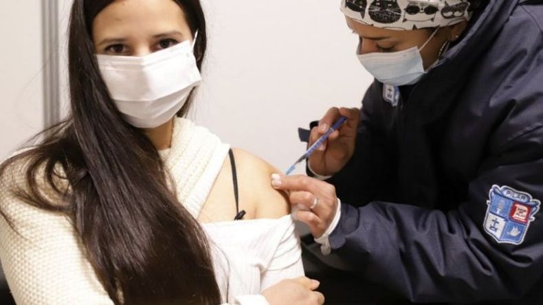 Las segundas dosis serán libres para los mayores de 30 años. .