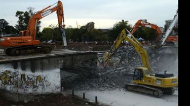ABAJO. Tras la demolición, el tránsito se habilitará a las 18..