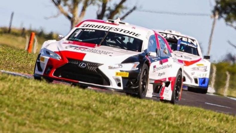 CRECIMIENTO. El Lexus de Azar fue de menor a mayor en la final del domingo. (Foto Damián Barischpolski).