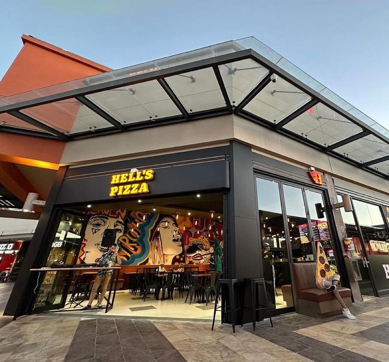 Hell´s Pizza abrió un nuevo local en el primer piso del shopping Las Palmas del Pilar.&nbsp;