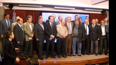 Zúccaro y otros intendentes de la primera sección recibieron obras de Nación..
