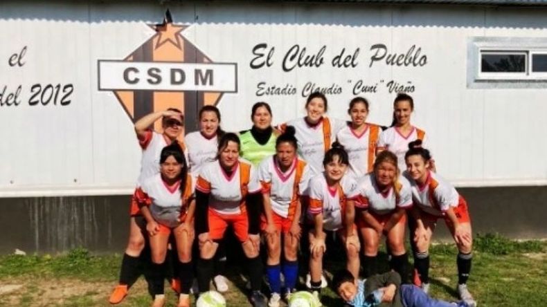 VICTORIA. Las chicas de Manzanares sumaron su segundo triunfo en el torneo..