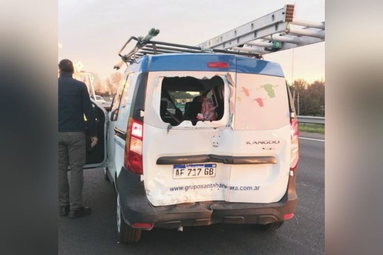 VUELCO EN PANAMERICANA. El conductor del rodado resultó lesionado.&nbsp;
