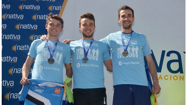 PODIO. Iván Gutiérrez (ganador), junto a Juan Cruz Saiz y Guido Pierotti..