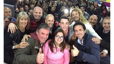 SELFIE. Festejo de Ducoté y sus candidatos. .