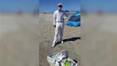 DE PUNTA EN BLANCO. Espasa lleva 43 años vendiendo churros en Gesell..