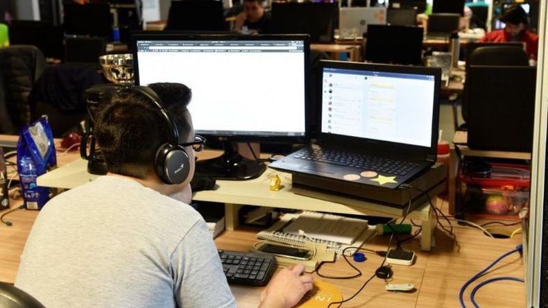 Las becas alcanzarán a unos 60 mil jóvenes. .