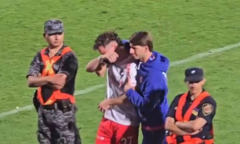 Tomás Molina se iba así del campo de juego.