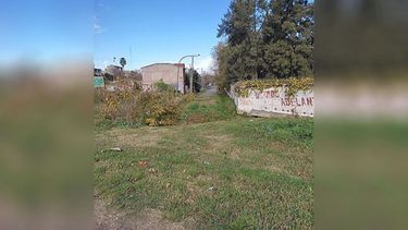 Cuál sería el motivo por el que @MunicipioPilar hace años no termina los 20 metros que faltan de asfalto para finalizar la calle Uruguay y tener otra salida a colectora? Sebastián Marquart / @Sebach18..