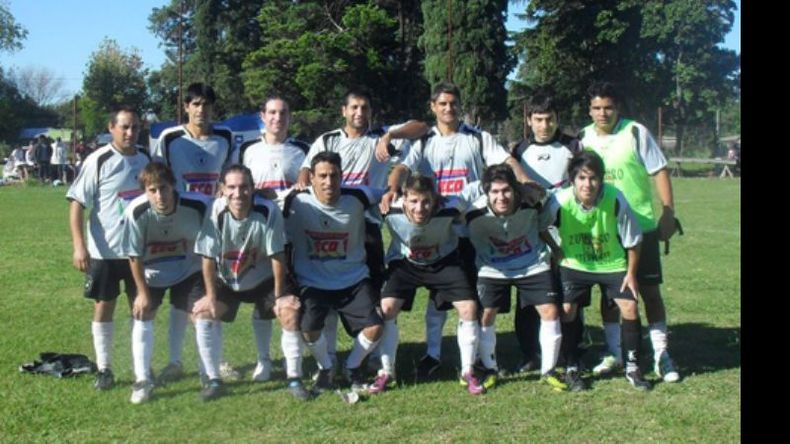 Flecha Azul lo dio vuelta ante Pilar Unidos y es uno de los líderes del D..