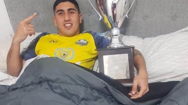 CAPITÁN. Jonathan Alva durmió bien acompañado..