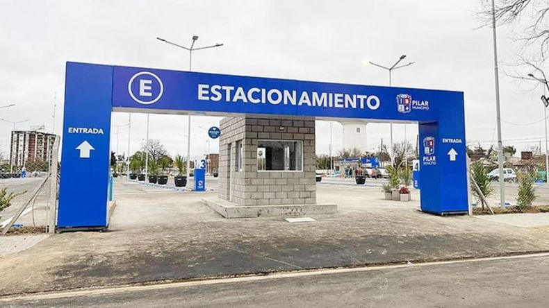 ESTACIONAMIENTO. El predio cercano al centro tiene 400 lugares disponibles para dejar los vehículos..